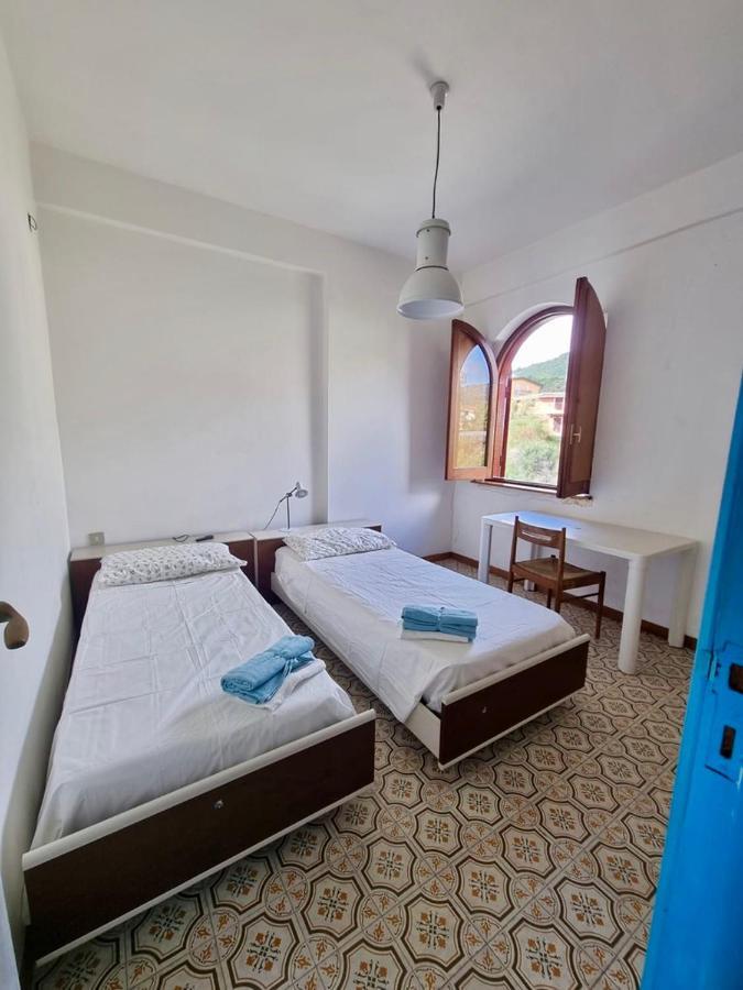 فيلا Vista Mare Su Tre Piani Con Giardino فاليرنا المظهر الخارجي الصورة