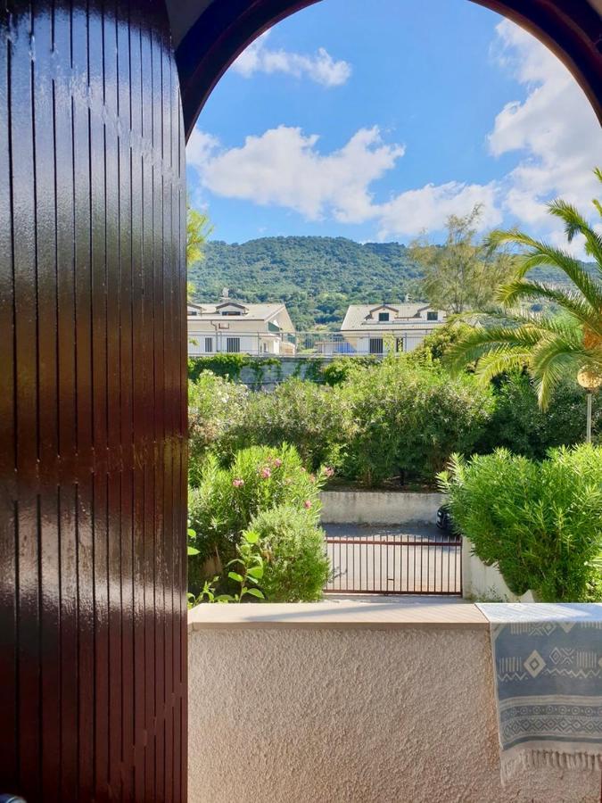 فيلا Vista Mare Su Tre Piani Con Giardino فاليرنا المظهر الخارجي الصورة